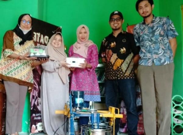 Faculty of Letters Lecturers Increase Sales Value of Home Industry Products Kefir Assorted Flavors in Purworejo District, Kota Pasuruan