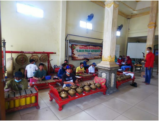 Traditional Creative Music Training for the “Laras Panji Kepakisan” Group to Support the Development of Performing Arts at the Soerja Modjopahit World Peace Park (TPDSM)