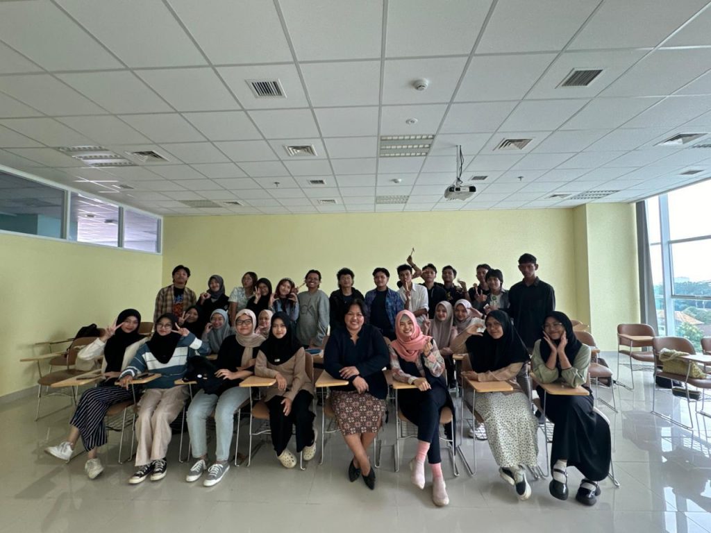 Exploring Linguistic Parallels: Prof. Evelyn Varron’s Visit to an English Phonology Class at Universitas Negeri Malang